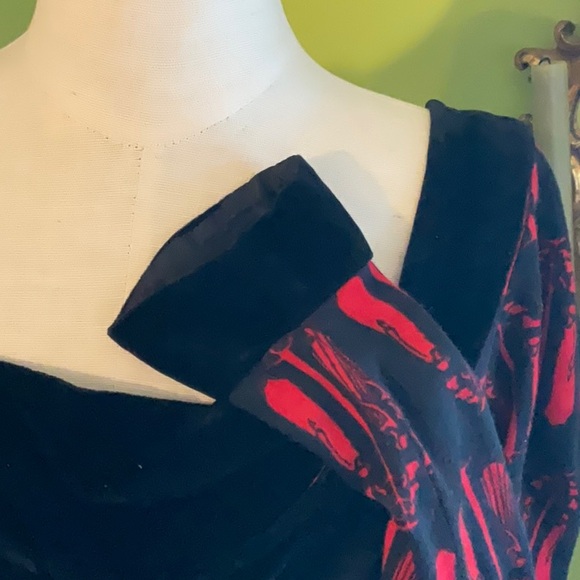 Vintage late 60s/early 70s Aubrey Beardsley print dress - Picture 3 of 11